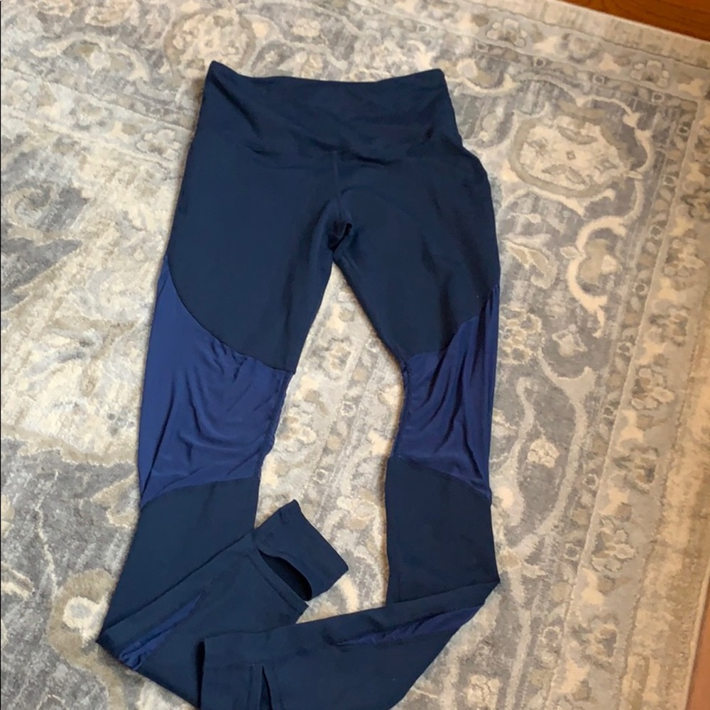 Navy yoga leggings with mesh details with pocket